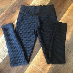 Scrunch butt leggings size m